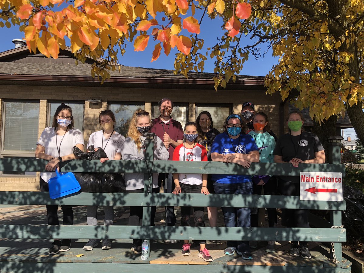 CircleKBG's tweet photo. Today’s weather came at the perfect time for us to volunteer at @The__Cocoon to help with some yardwork. Thank you to The Cocoon for having us and for all that you do to help our community! #bgsu #circlekinternational #yardwork https://t.co/kuFZ8rWFPh