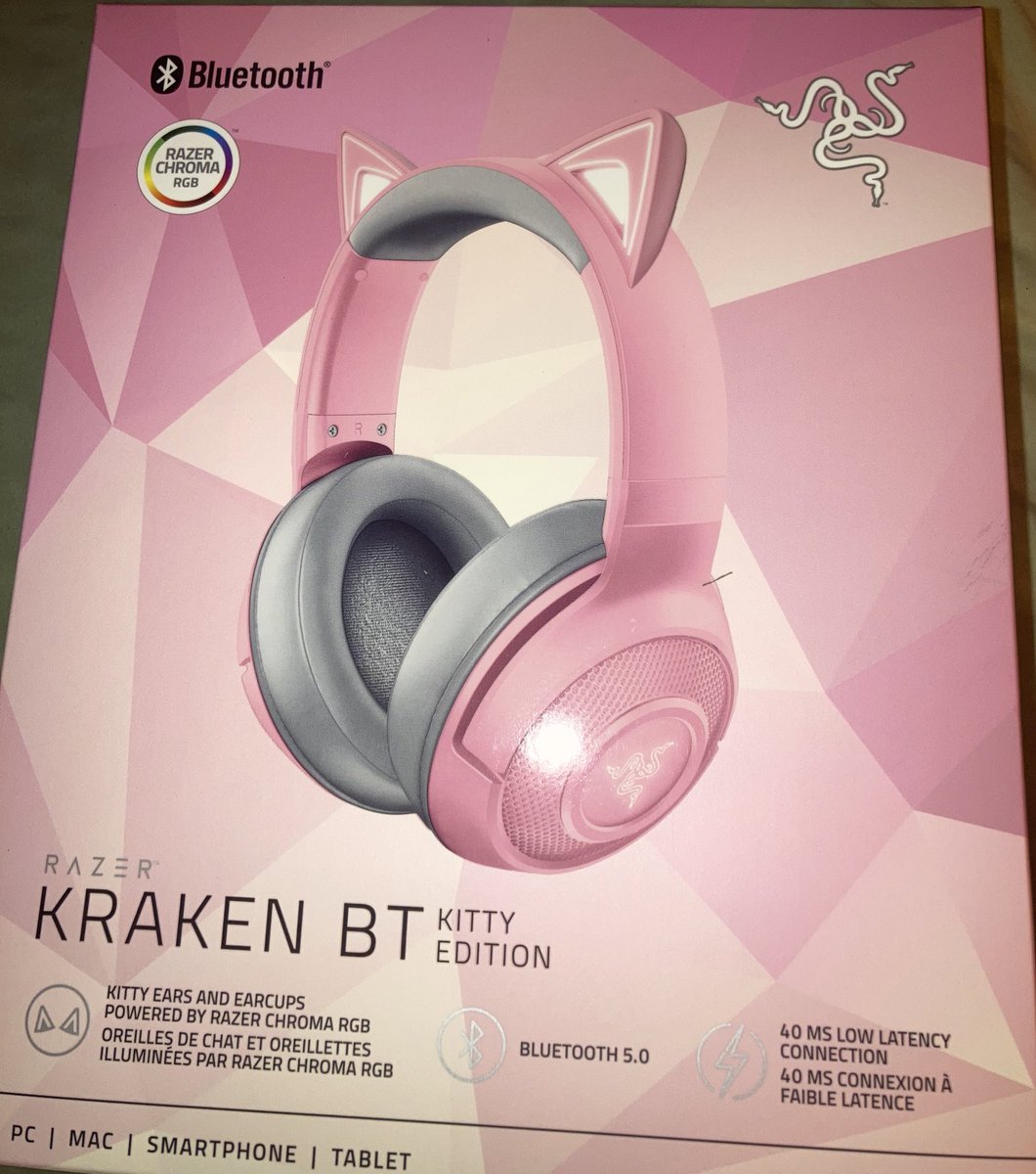 mesmorizedmeow's tweet photo. Tysm @Razer for the new wireless kitty headset, I’ll def be doing the #learntomeow challenge with them~ <3 ! https://t.co/00rPLTSiu9