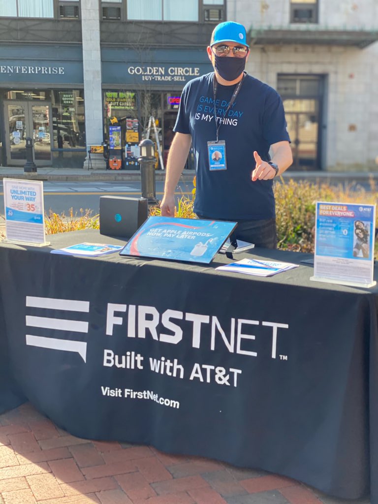 Danny_Marleau's tweet image. Perfect day to set up shop downtown Framingham to let people know about our amazing offers and deals! 🆘 🆘 🆘 

#SwitchOverSaturday #ATT

@TheRealOurNE @AROD3751 @PittsReynaldo @LawVulakh @pnixnix @keroninc