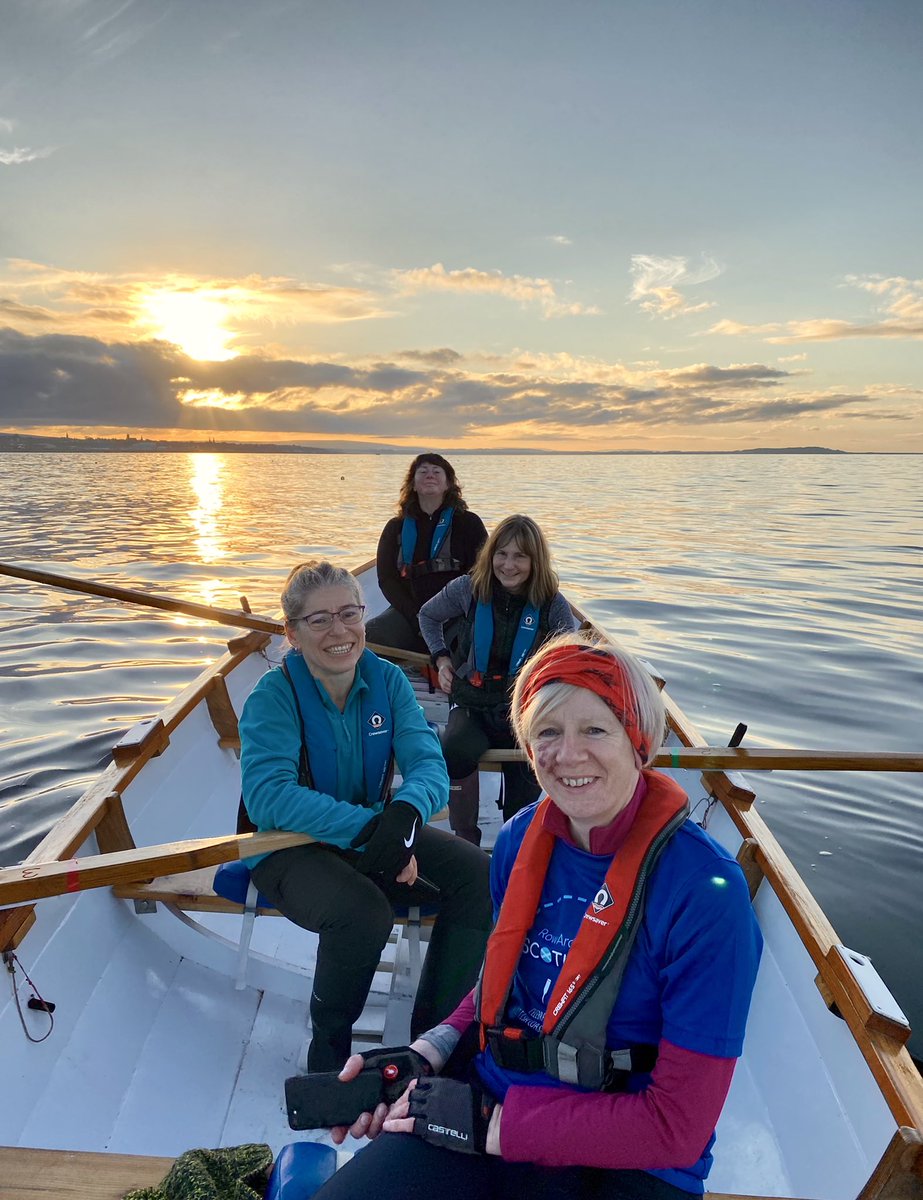 🌅💙🚣🏻‍♀️