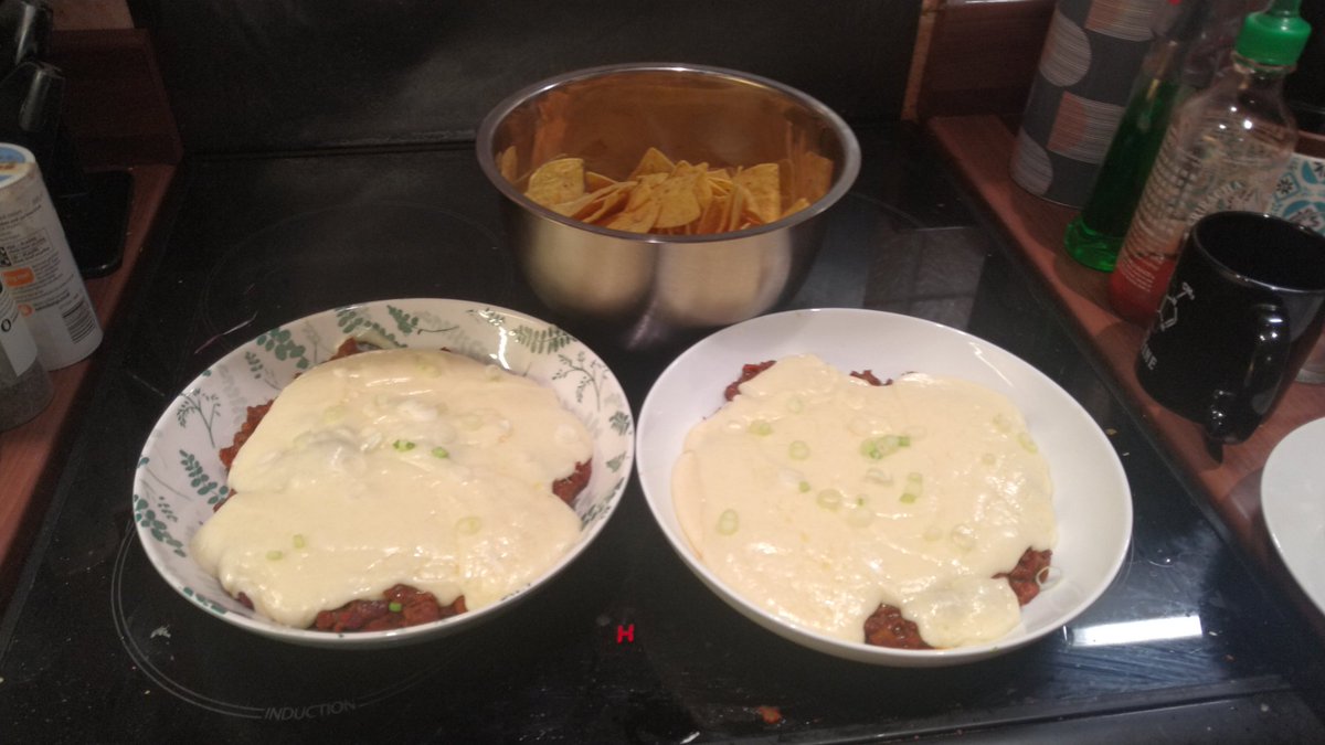 RzBg's tweet photo. Chilli con queso #lockdownkitchen my god it's tasty but so rich! https://t.co/3rnlK0YqMW