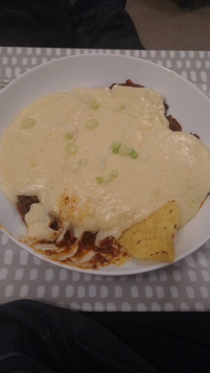 RzBg's tweet photo. Chilli con queso #lockdownkitchen my god it's tasty but so rich! https://t.co/3rnlK0YqMW