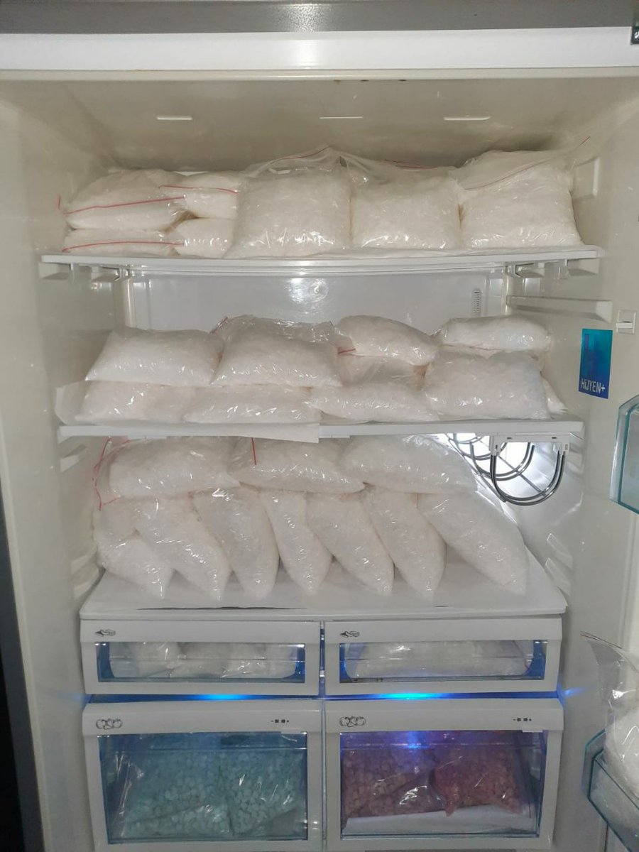 NARKOTİK SUÇLARLA MÜCADELE ŞUBE MÜDÜRLÜĞÜ EKİPLERİMİZDEN UYUŞTURUCU TACİRLERİNE BİR DARBE DAHA 

"Yapılan Başarılı Operasyonda 50Kilo 500 gr Metamfetamin, 28.000 Adet Ecstasy Hap,85 gram Kokain ele geçirildi"

Detay için; 👇👇👇 
m.facebook.com/story.php?stor…