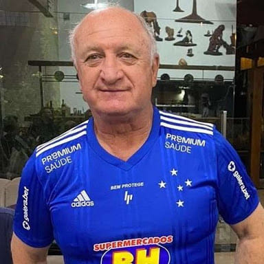 gabsgracioso's tweet photo. @Estadao @EstadaoInter " o Cruzeiro vai jogar de igual pra igual com o bayern de Munique " https://t.co/0Cdw90T7Se