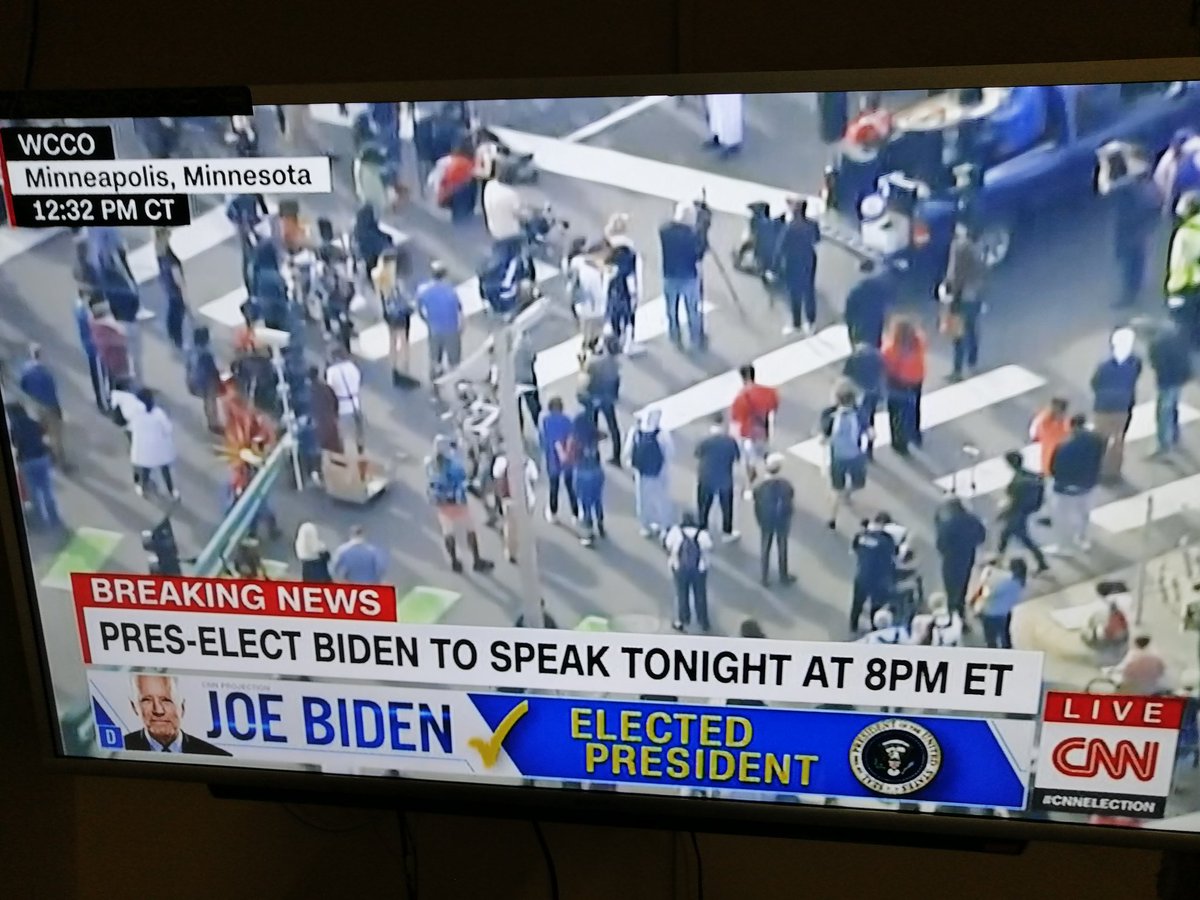 BenjaminAkakpo3's tweet photo. Democrat-Biden-Harris fans celebrate across America. In Minneapolis, they are actually celebrating while social-distancing! Wow!
#ElectionHQ
#MultimediaAt25 https://t.co/mlnP4Ge0v8