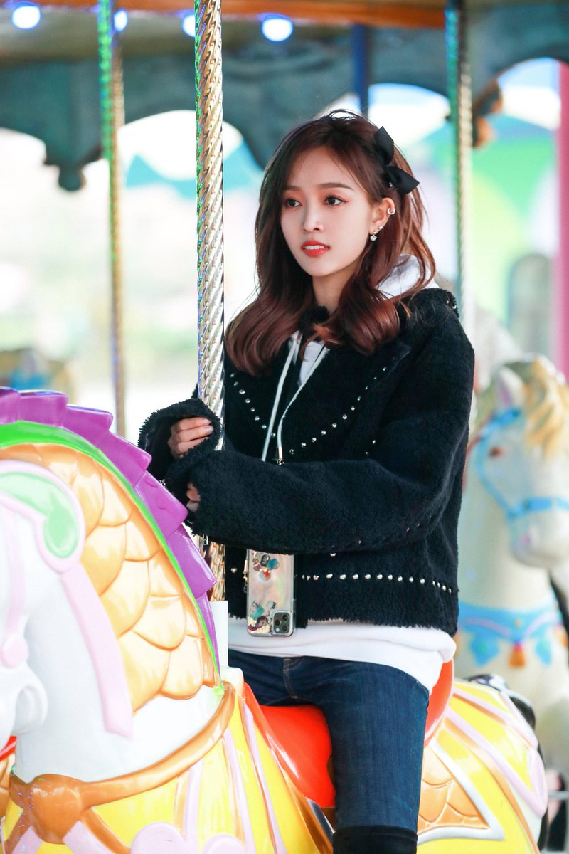 xuanyisns's tweet photo. 201105 | Studio update:
"#GoNewbies
Be a heroic driver on the countryside
Get to the finish line and wave goodbye🏁"
📎 | https://t.co/L4FvyZwiGW

#XUANYI #吴宣仪 #宣仪 #선의 #우주소녀 #WJSN #火箭少女101 #ROCKETGIRLS101 https://t.co/uibib8Bxc5