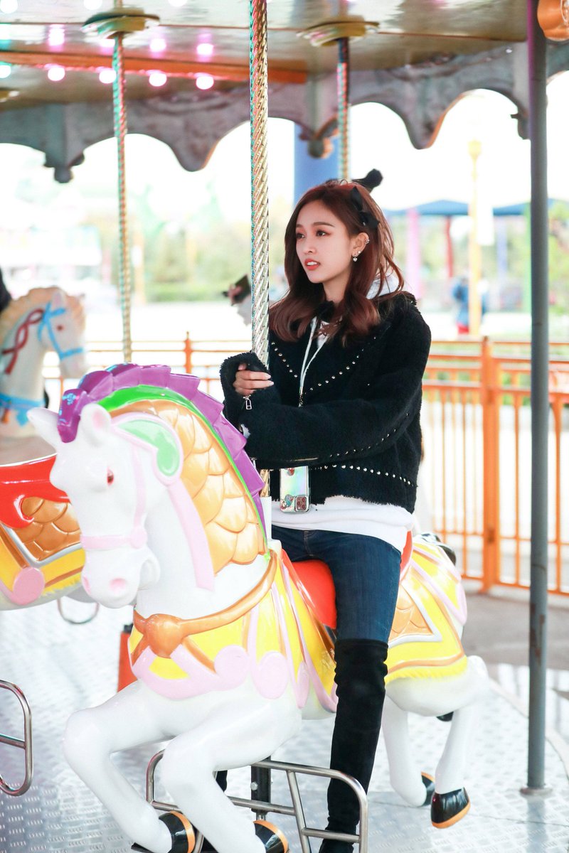 xuanyisns's tweet photo. 201105 | Studio update:
"#GoNewbies
Be a heroic driver on the countryside
Get to the finish line and wave goodbye🏁"
📎 | https://t.co/L4FvyZwiGW

#XUANYI #吴宣仪 #宣仪 #선의 #우주소녀 #WJSN #火箭少女101 #ROCKETGIRLS101 https://t.co/yWTA8GDRis
