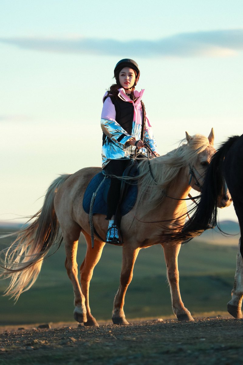 xuanyisns's tweet photo. 201105 | Studio update:
"#GoNewbies
Be a heroic driver on the countryside
Get to the finish line and wave goodbye🏁"
📎 | https://t.co/L4FvyZeHPo

#XUANYI #吴宣仪 #宣仪 #선의 #우주소녀 #WJSN #火箭少女101 #ROCKETGIRLS101 https://t.co/THzaCmeyG4
