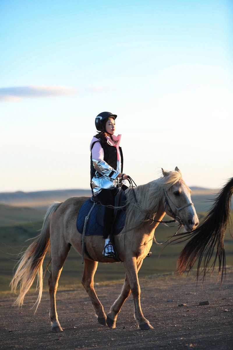 xuanyisns's tweet photo. 201105 | Studio update:
"#GoNewbies
Be a heroic driver on the countryside
Get to the finish line and wave goodbye🏁"
📎 | https://t.co/L4FvyZeHPo

#XUANYI #吴宣仪 #宣仪 #선의 #우주소녀 #WJSN #火箭少女101 #ROCKETGIRLS101 https://t.co/THzaCmeyG4