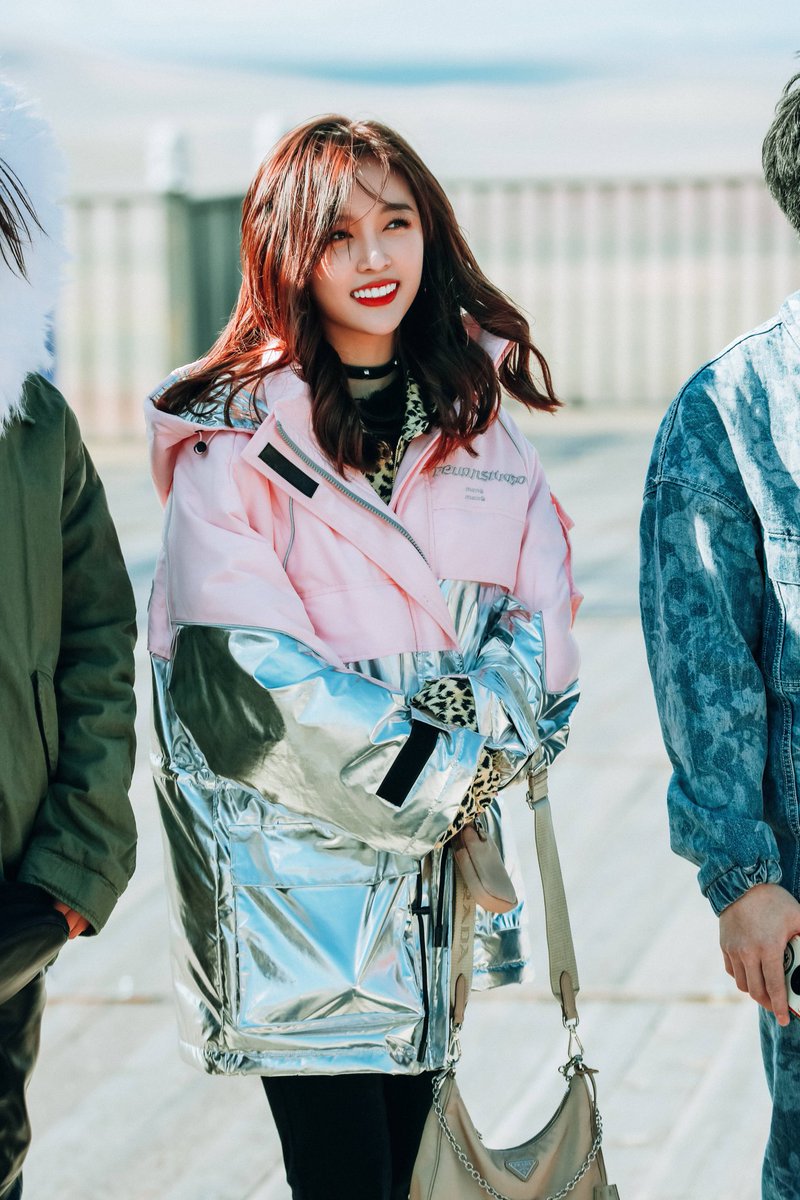 xuanyisns's tweet photo. 201105 | Studio update:
"#GoNewbies
Be a heroic driver on the countryside
Get to the finish line and wave goodbye🏁"
📎 | https://t.co/L4FvyZwiGW

#XUANYI #吴宣仪 #��仪 #선의 #우주소녀 #WJSN #火箭少女101 #ROCKETGIRLS101 https://t.co/7yIQrRqnlc