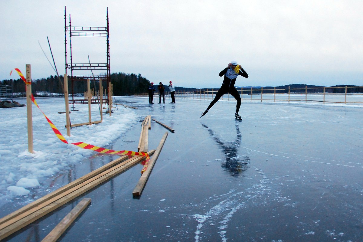 natuurijswijzer's tweet photo. De Runnwinterweek, het jaarlijkse schaatsevenement op het Runnmeer in Midden-Zweden is nu al afgelast in verband met de maatregelen rond het covid-19 virus. Wel zullen er banen geveegd en onderhouden worden, zodra dat kan. https://t.co/b3oKvOt6ok https://t.co/EpC4ChzM2C
