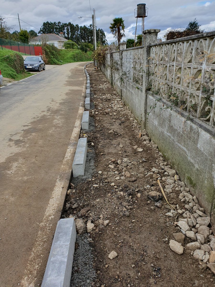 Mvfaraldo's tweet photo. Avanzan a buen ritmo obras corredor #peatonal en #Viadeiro (#Castro) para mejorar seguridad de #vecinxs y #peregrinxs.
300 m. largo y 1,30 m. ancho de senda q comunicará local #social con núcleo de #Viadeiro. @ConcelloMino
#Miñotenpresente #Miñoéfuturo https://t.co/nCOhVkn4Cw