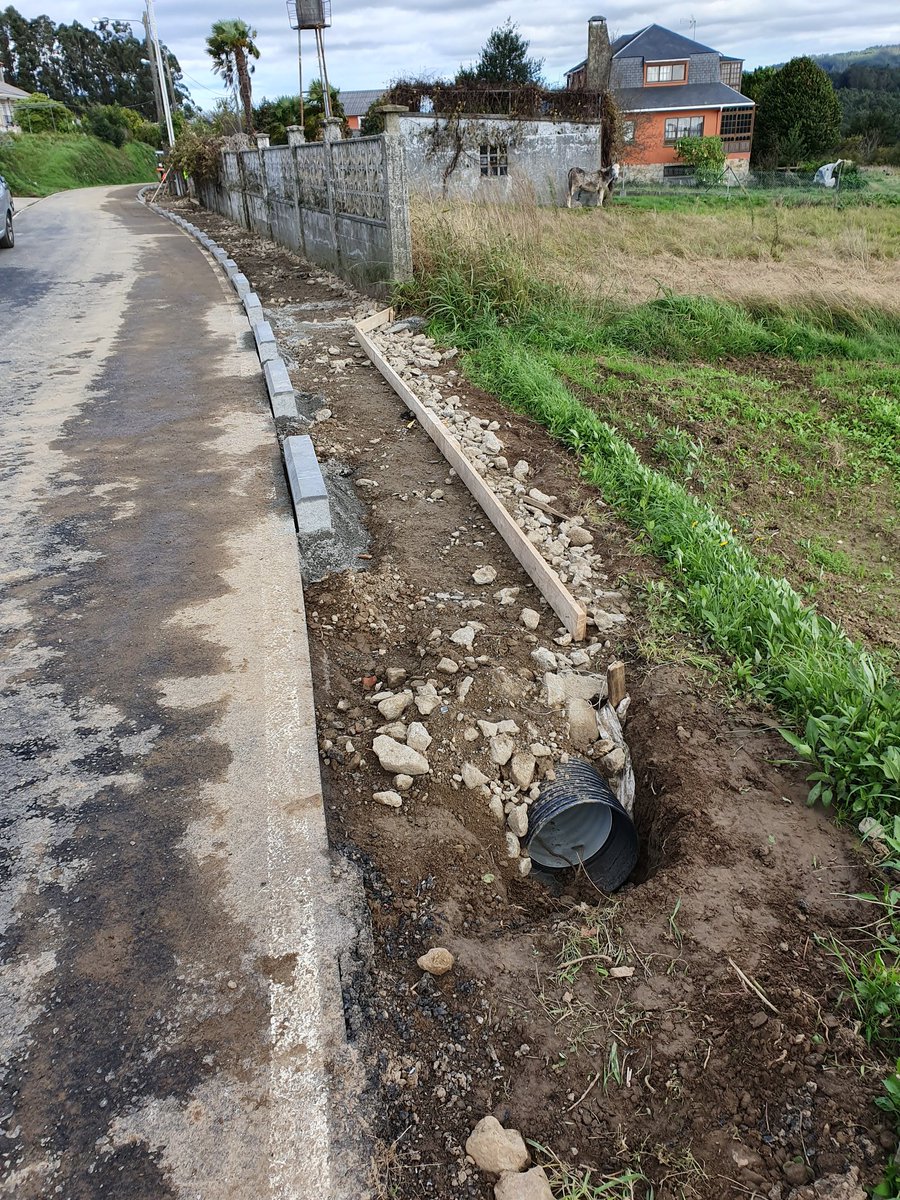 Mvfaraldo's tweet photo. Avanzan a buen ritmo obras corredor #peatonal en #Viadeiro (#Castro) para mejorar seguridad de #vecinxs y #peregrinxs.
300 m. largo y 1,30 m. ancho de senda q comunicará local #social con núcleo de #Viadeiro. @ConcelloMino
#Miñotenpresente #Miñoéfuturo https://t.co/nCOhVkn4Cw