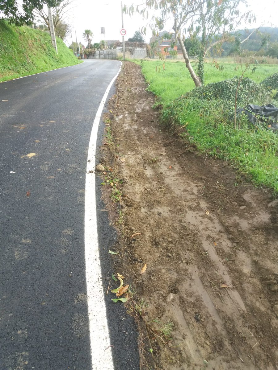 Mvfaraldo's tweet photo. Avanzan a buen ritmo obras corredor #peatonal en #Viadeiro (#Castro) para mejorar seguridad de #vecinxs y #peregrinxs.
300 m. largo y 1,30 m. ancho de senda q comunicará local #social con núcleo de #Viadeiro. @ConcelloMino
#Miñotenpresente #Miñoéfuturo https://t.co/nCOhVkn4Cw