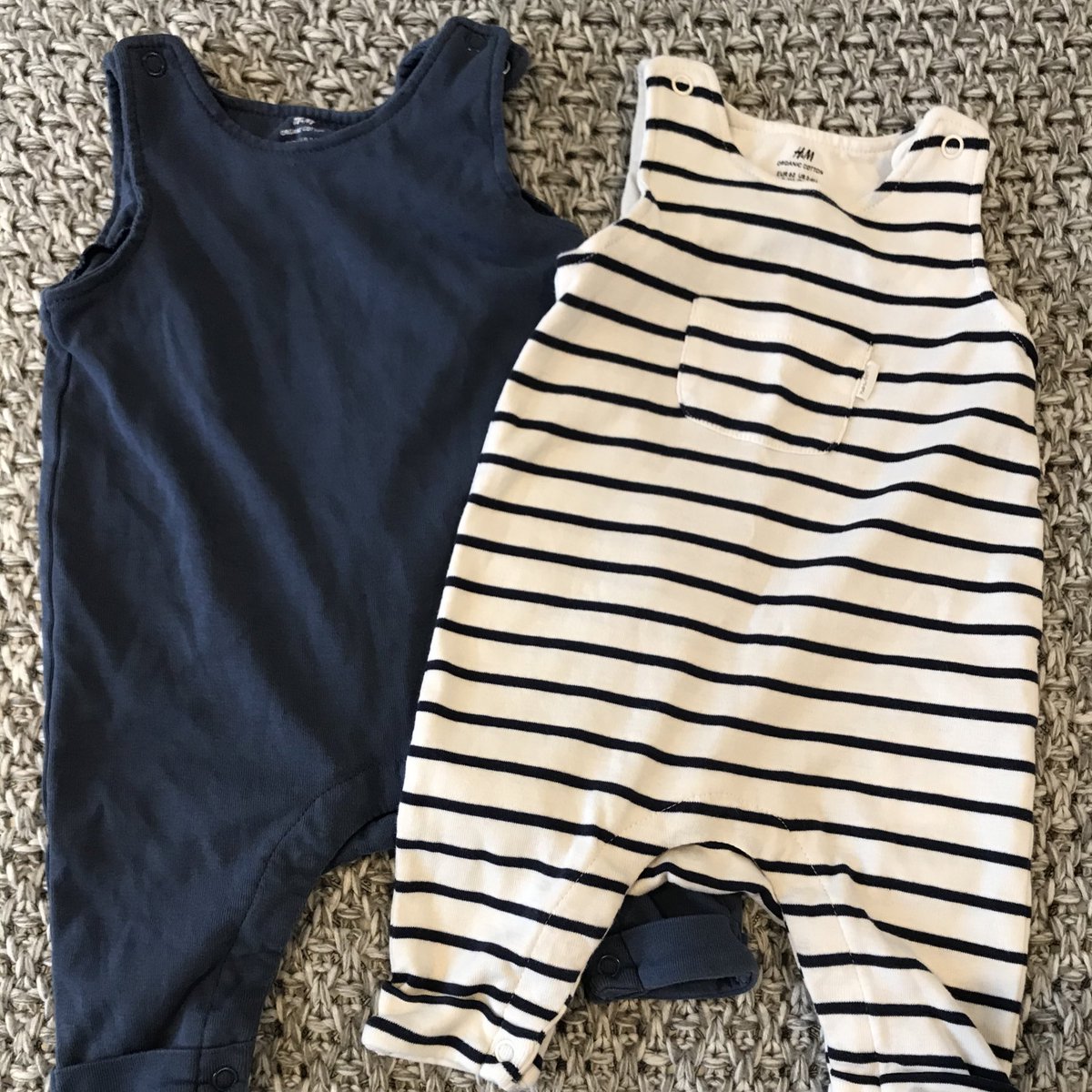 FreeBabyStuff__'s tweet photo. New and unused #baby outfits available for collection from #Edmonton now over on our #facebook page: https://t.co/1CAaTwYsGm 👶🏼 👶🏼 👶🏼 https://t.co/1TEQSRH9Uu