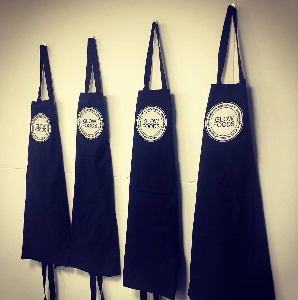 theglowfoodies's tweet photo. The aprons are hanging up ready to start work on Monday at our brand new studio 💚 #smallbusiness #plantbased #shopsmall #supportsmallbiz #supportsmallbusiness #vegan #veganfriendly #glutenfree #granola #energyballs #breakfastjars https://t.co/IE5mD3L13M
