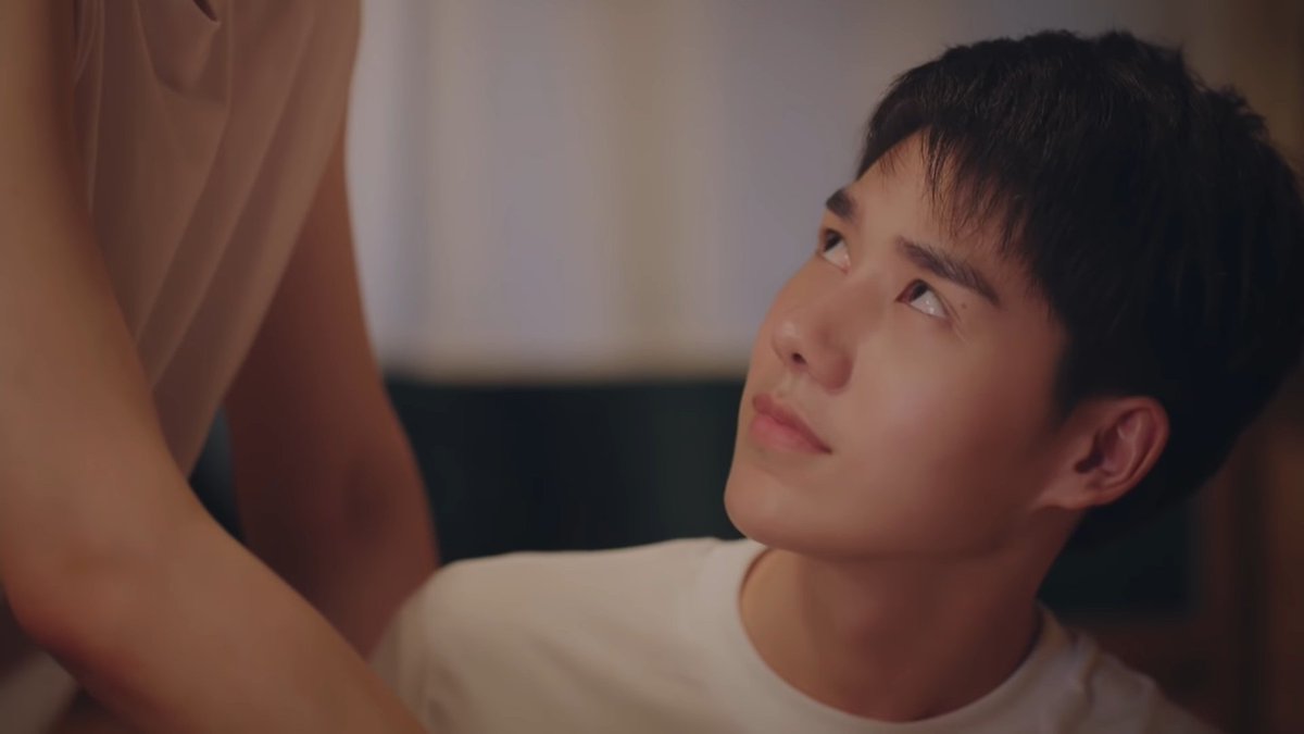mansinarang19's tweet photo. When moon bite solo arm gui being worries protective boyfriends 😍❤
#Oxygentheseries
#OxygenEP9 #NutPetch #SupanutPetch #SoloGui https://t.co/P7NR8Y7MN7