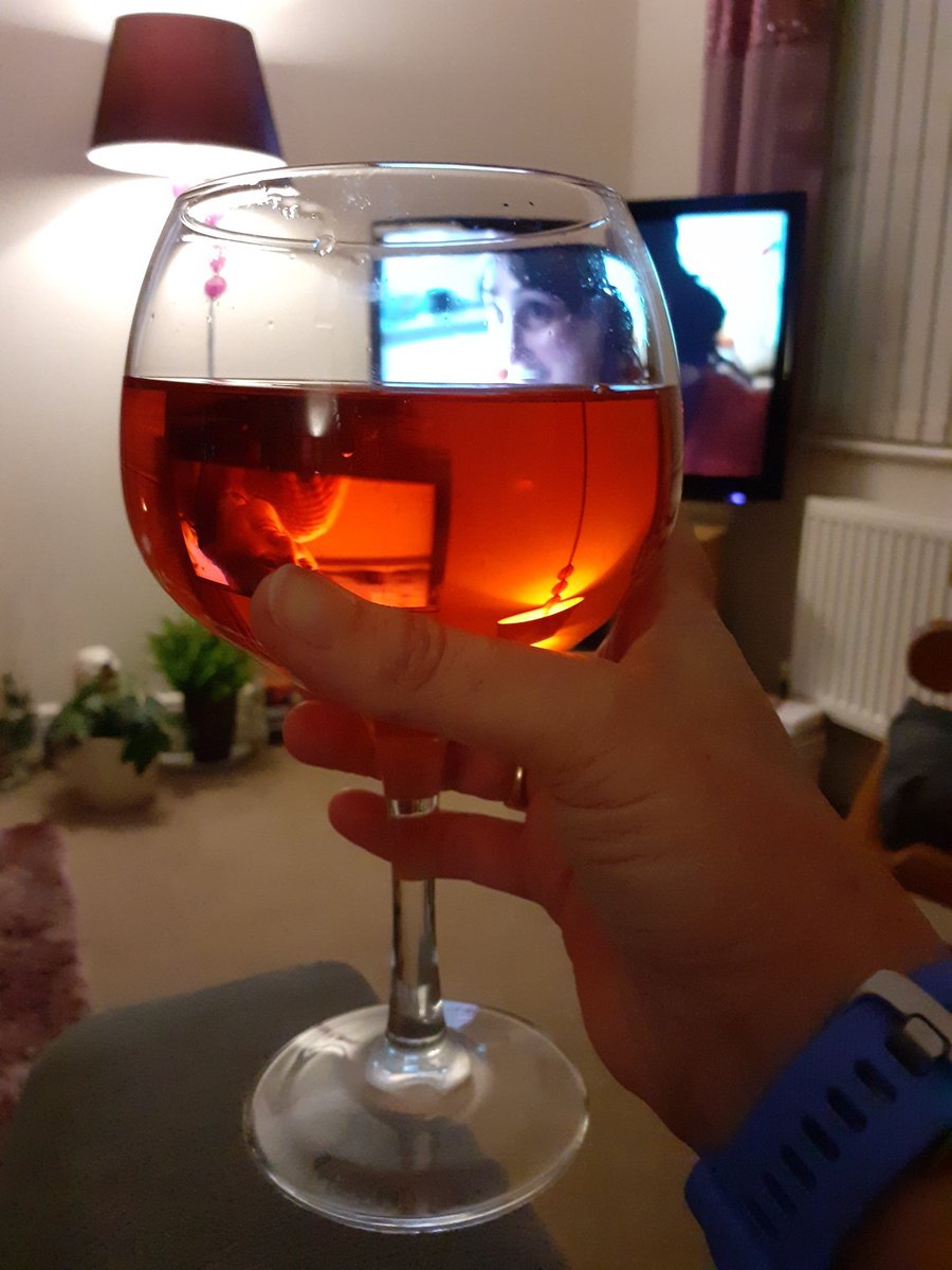 leo181711's tweet image. A double double shot (80ml) of #BombayBramble #BlackberryAndRasberry 
#WelcomeToGinClub 

A toast to the world, on it's 1st steps in righting itself 😊 
#ANewHope