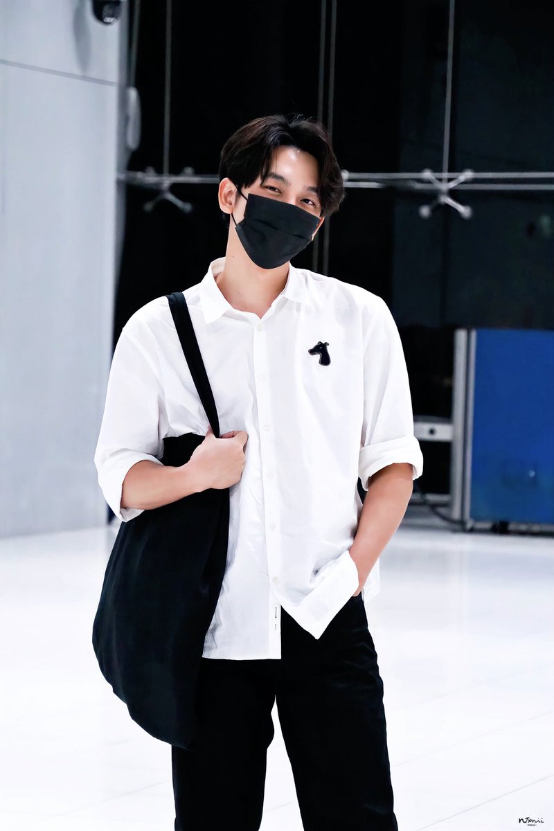 ntxnii's tweet photo. Arrived BKK 🛬

ถึงบ้านแล้วพักผ่อนเยอะๆนะครับ เหนื่อยมาทั้งวัน ขอบคุณสำหรับความสนุกและความสุขในวันนี้ 💙

@titlekplee 
#titlekrt 
#กลจของตต https://t.co/poqJS8CB3t