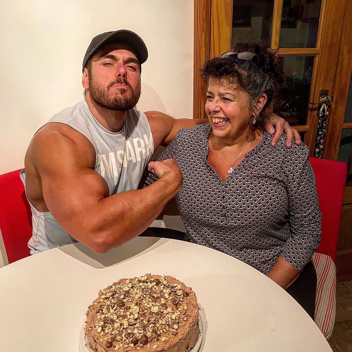 RossEdgley's tweet image. The winter BULK continues with Mama E’s homemade protein cheesecake 🔱 #SumoSwimmer #PerformSmart made with @PhDNutritionUK salted caramel Smart Protein 💪🏽 #Ad Get your supplies here in the Black Friday Sale: phd.com