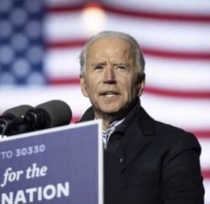 chocomilkdecoco's tweet photo. #ByeByeTrump 
#Election2020 ￼

Quién iba pensar que en realidad Joe Biden es el Capitán América envejecido: https://t.co/sN8FR6c186