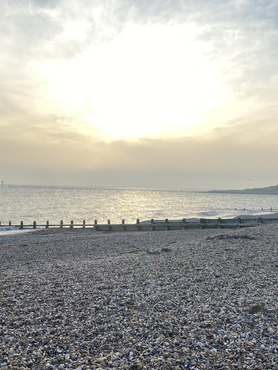 SarahGreenPT1's tweet photo. Lovely walk along the seafront in Littlehampton ❤️ #dailyexercise #Lockdown2 https://t.co/g7IiZm2CgX