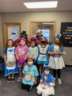 MoorePublicSch's tweet photo. How fun! Apple Creek had their first Book Character Parade. Students and Staff enjoyed parading around showing off their costumes and receiving treats along the way! Way to go, Cougars! Thanks to Principal McNear for sharing pics. πβ₯οΈ #msppride @MooreHS1 #lionpride https://t.co/qGJmpG2Ca4