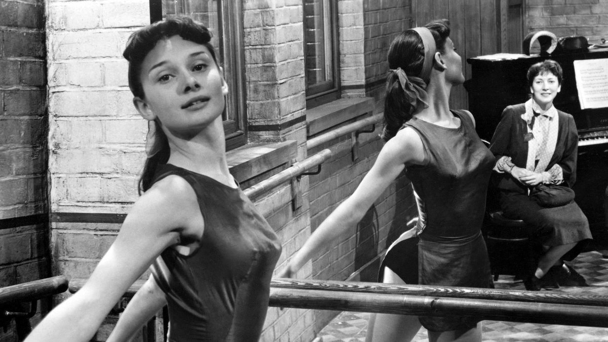 VogueSpain's tweet photo. Llega un nuevo documental sobre Audrey Hepburn que te hará amarla aún más
https://t.co/ut6fuRbN5d https://t.co/RB5OB3L8af