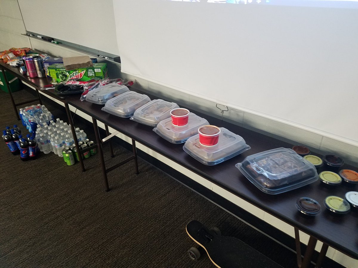 6 hours in and we're off to a great start! Thanks to Applebees of Fort Dodge for donating lunch!