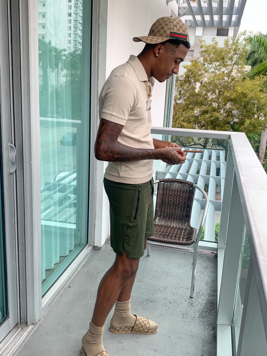 mgm_lett's tweet photo. 100 bags of og but I can’t throw you 1 I’m not dak , don’t put yo camera on me we just fucking this not that. https://t.co/RGOgtUS5or