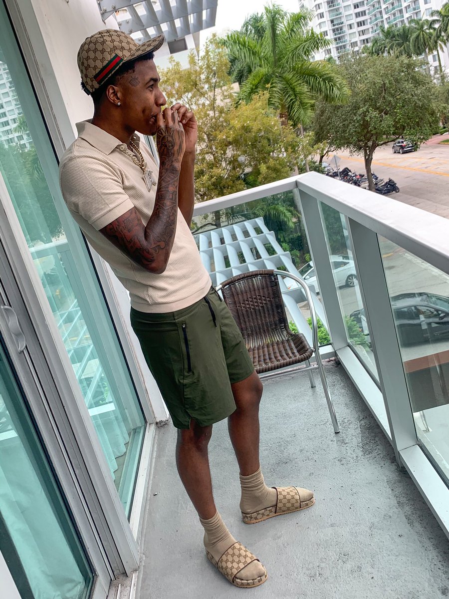 mgm_lett's tweet photo. 100 bags of og but I can’t throw you 1 I’m not dak , don’t put yo camera on me we just fucking this not that. https://t.co/RGOgtUS5or