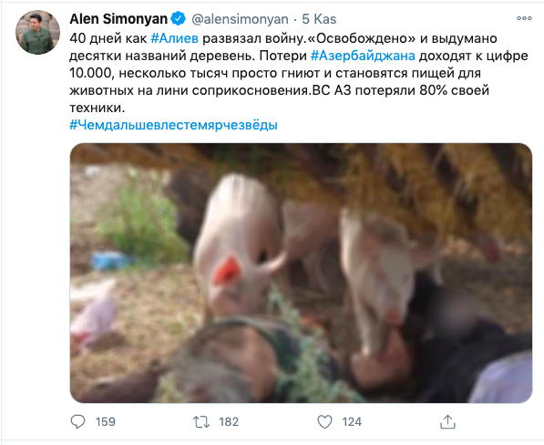 DrSinanOgan's tweet photo. Ne tür bir ruh hastasısınız? Savaşın da bir kuralı, şerefi var ama şerefsizlerde şeref ne arasın!
Ermenistan Parlamentosu Başkan Yardımcısı @alensimonyan cephede şehit düşen Azerbaycan askerlerinin naaşlarını domuzlara yedirirken çektiği fotoğrafı paylaştı. Neredesin insanlık? https://t.co/w5ZkIN3Dne