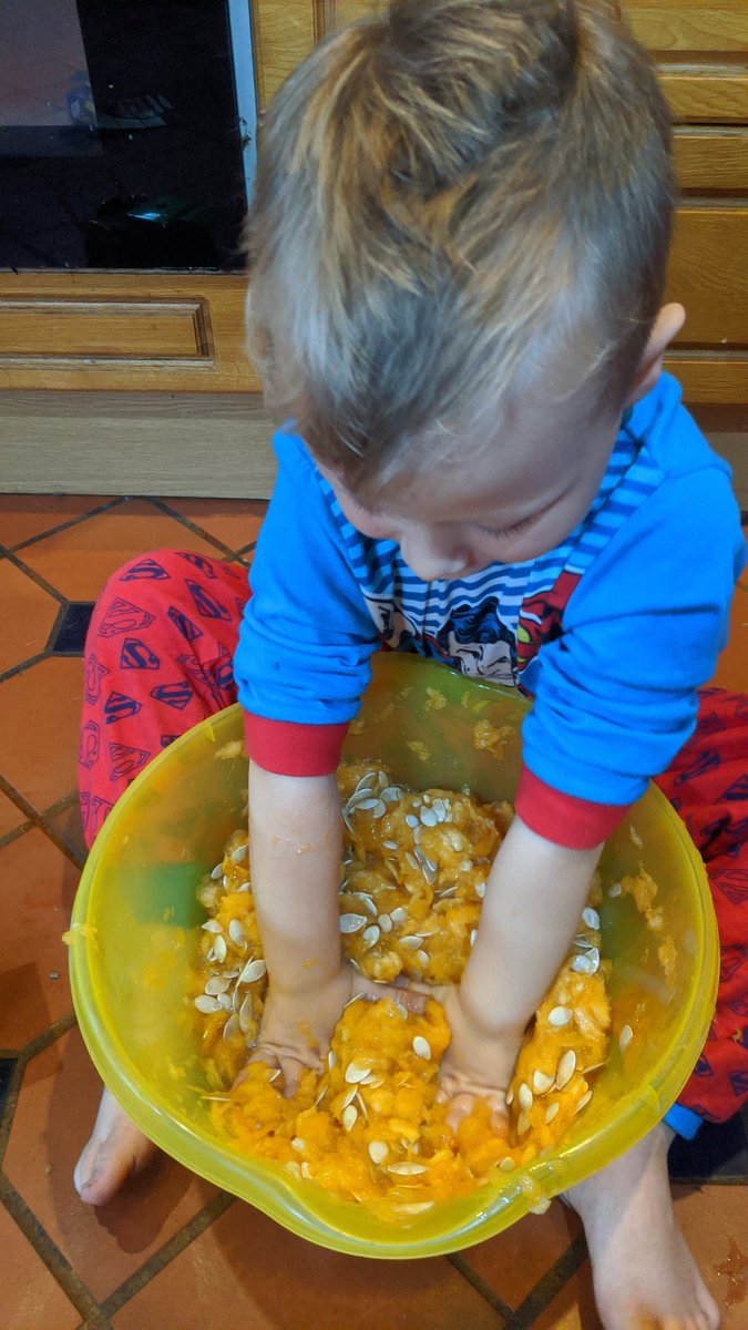 MinaMinxi's tweet photo. @CCCRPrimary Seb enjoyed carving pumpkins, but particularly liked testing out the texture of the innards with both his hands and his feet!!! https://t.co/bvtTUlaq6r
