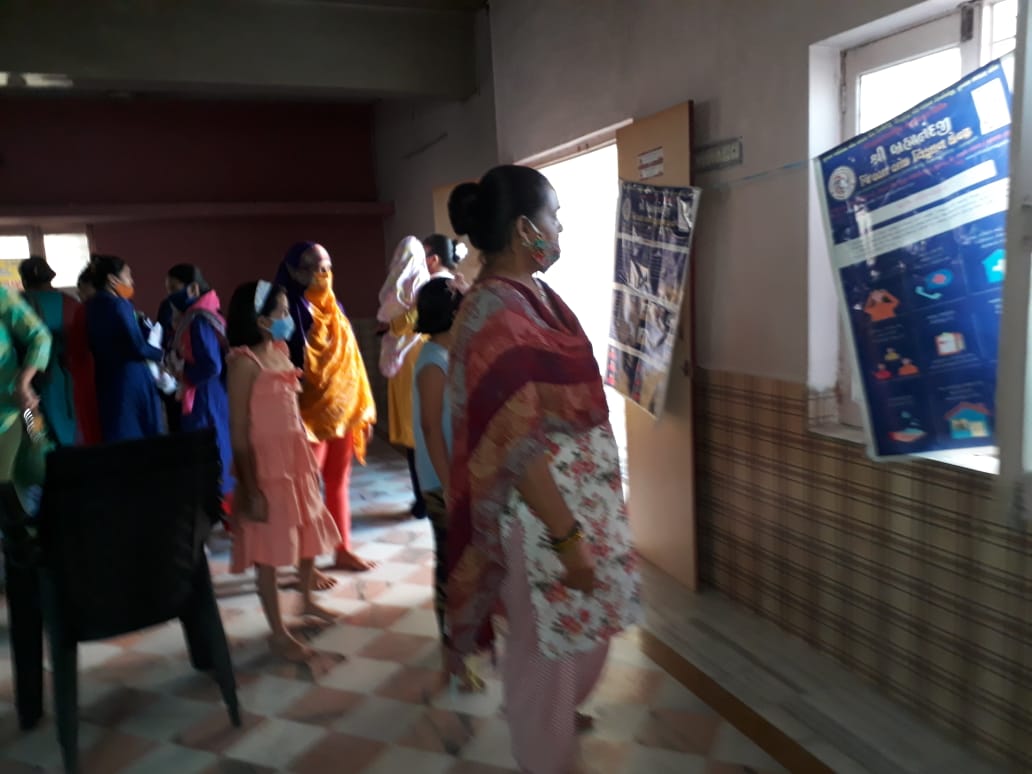 CscJunagadh's tweet photo. Arya Samaj and Swaminarayan Gurukul junagadh has organized Suvarna Prashan Sanskar free of cost in which Shri Brahmanandji District #communityScienceCenter Junagadh has organized a #posterexhibition of #COVID19 and a film of Corona.@hareets @InfoGujcost @narottamsahoo @WJunagadh https://t.co/3F8NcqyF0L