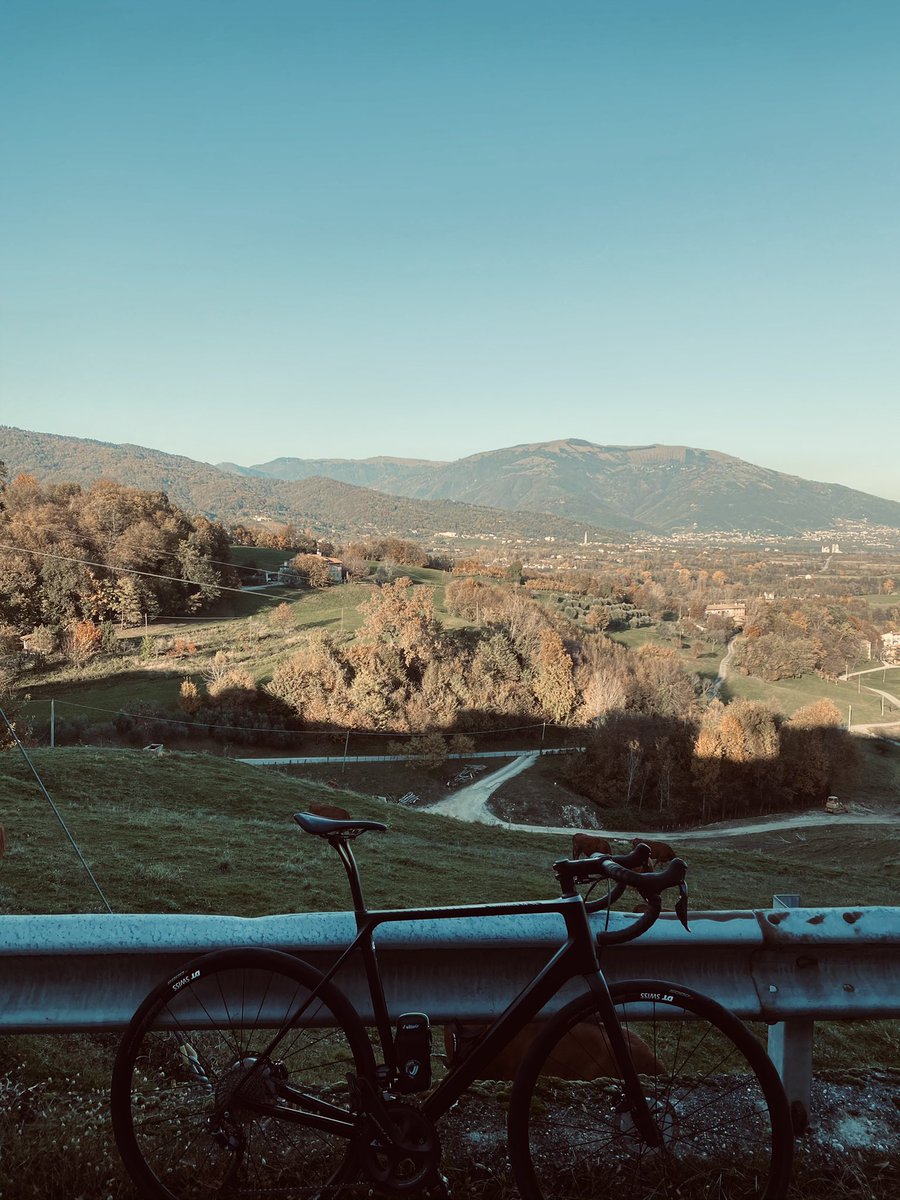 Ride in #Asolo 🍁
@CanyonUK @selle_italia @TurismoVeneto @kmzero_cycling 

#cycling #kmzerocycling #passion #landscape #mycanyon #canyon