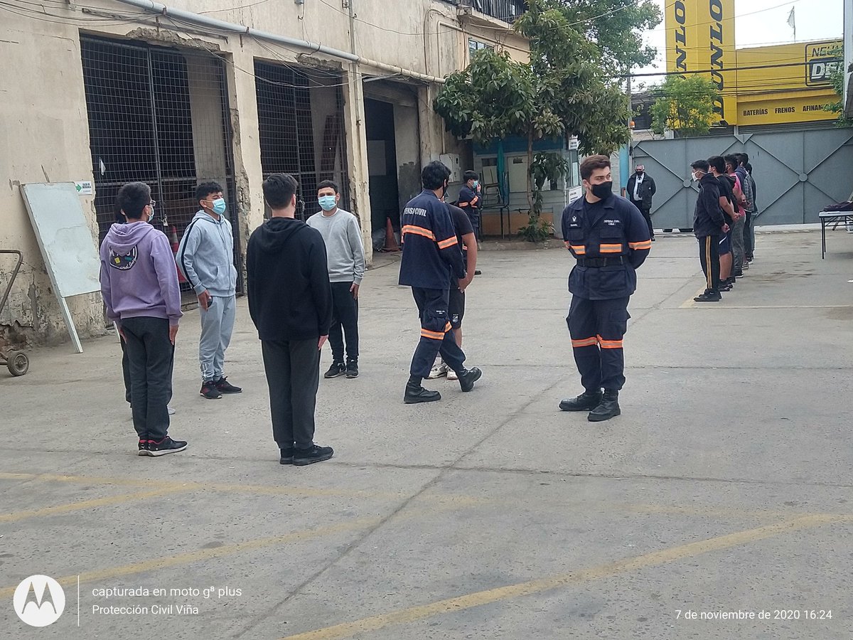 Defensacivil_V's tweet photo. Manteniendo todas las medidas sanitarias indicadas por nuestra Dirección General,Sede Viña del Mar inicia período de instrucción a postulantes y disponibles @DGMNOFICIAL https://t.co/SgmNu5Mryu
