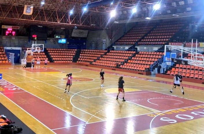 CBBabieca's tweet photo. Última sesión de entrenamiento y tests de antígenos y anticuerpos para nuestras CHICAS DE PRIMERA. 
Todas con resultado ➖, así que 🔜🏀🏀🏀.
Mañana a las 17:00 podréis seguirnos por streaming (en breve os dejaremos el enlace) y ¡¡habrá premio para los seguidores más fieles!!😲😎 https://t.co/cDJCos2sjc