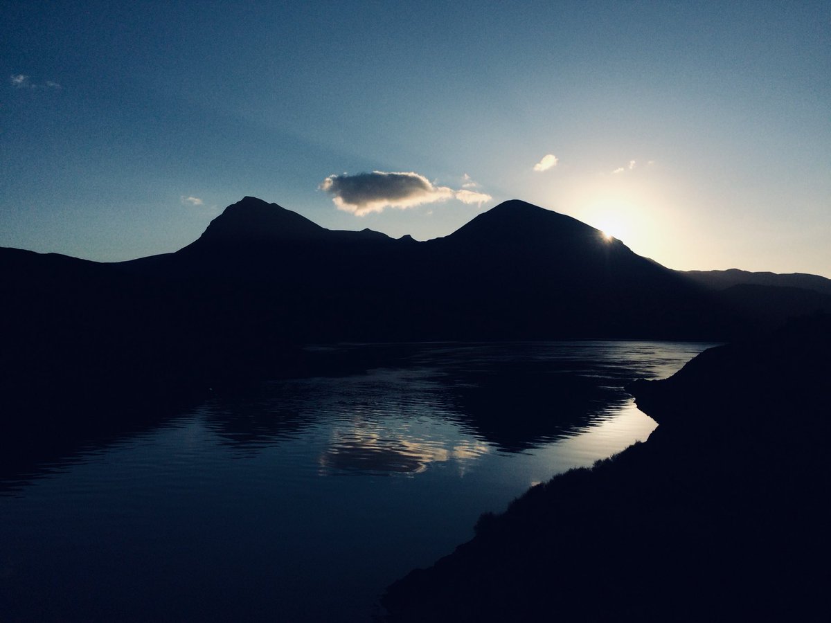 JackusSamuel's tweet photo. A gorgeous Highland day for an autumnal #matchthemiles jaunt; old gravel roads to ancient valleys, bogs as far as the eye can see! Buzzards in the sky, deer on the ground (ducks too); electrons quivering. 

Absolute feyness 

@adventuresynd https://t.co/1zyfufKJlH