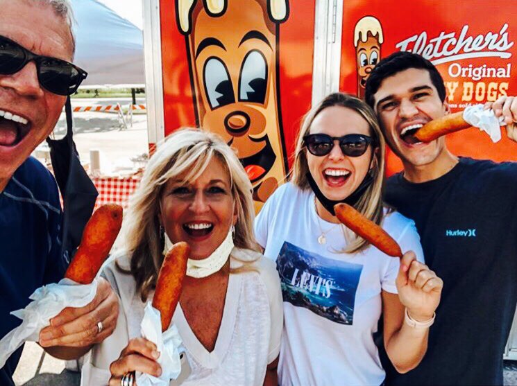 FletchersDogs's tweet photo. Grab the family, grab friends or just grab a date and run over to @TruckYard The Colony TODAY. It’s so lovely out and we’re here till 7PM tonight. 😍☀️😍
📸: emmakrz
#cornydogs #fletchers #fletcherscorndogs #dallasevents #dallaseats #dallaspopup #dfwevents #familyfun #thecolony https://t.co/mGD2PVtCR5