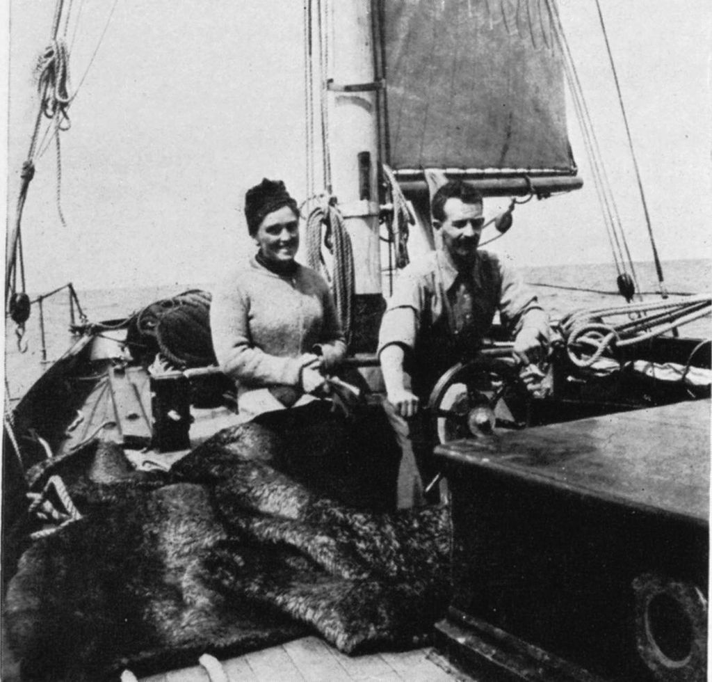 President Erskine Hamilton Childers, is worth delving into briefly.Erskine Childers, born in London, fought for the British Empire during the Boer War, before getting involved in Irish Nationalist politics. He owned & captained The Asgard, smuggling in guns & ammo to the (4/8)