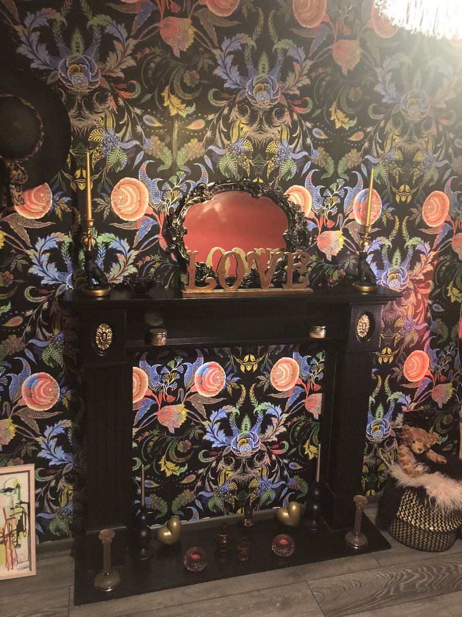 TheImageDarlin1's tweet photo. Still waiting on some candles to put in the candle holders, and the mirror to be hung on the wall, but the fire surround is looking amazing!! #firesurround #dressingroom #candles #dressingroomdecor #dressingroomgoals https://t.co/DTjWr5YxgI