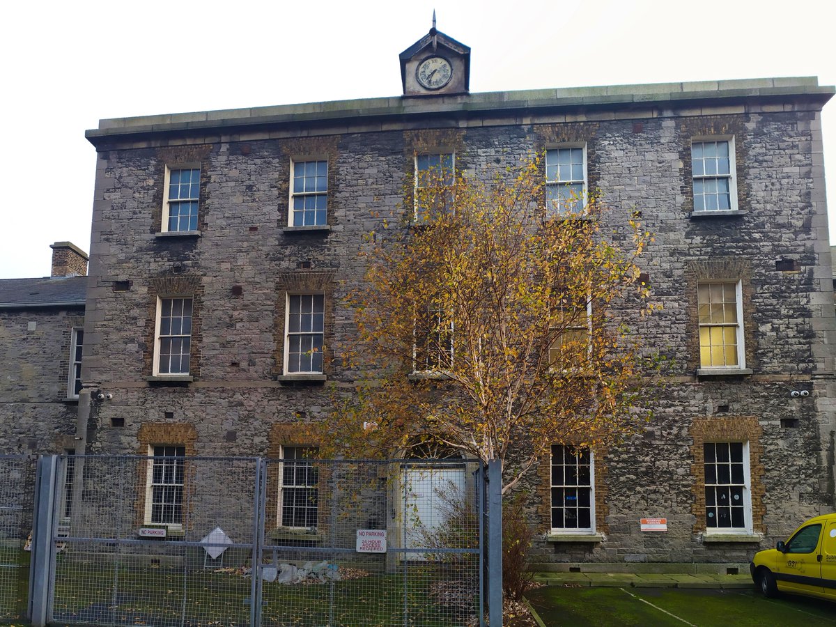 subsequently became the HQ of the National Army. Some original buildings from the 19th century remain, with the Labour History museum located in the Garrison HQ, & the National Print Museum in the former Chapel. The execution on 24th Nov. 1922 of Erskine Childers, father of (3/8)