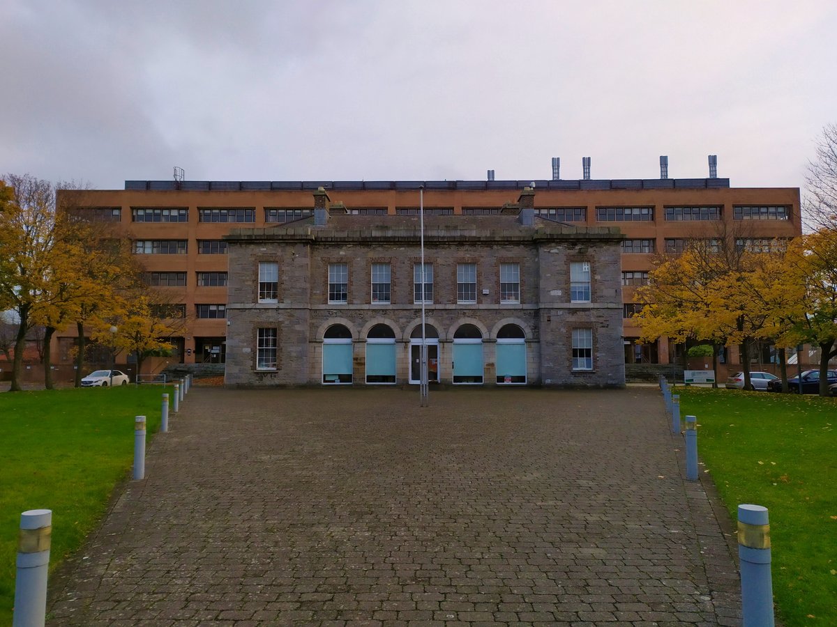 subsequently became the HQ of the National Army. Some original buildings from the 19th century remain, with the Labour History museum located in the Garrison HQ, & the National Print Museum in the former Chapel. The execution on 24th Nov. 1922 of Erskine Childers, father of (3/8)