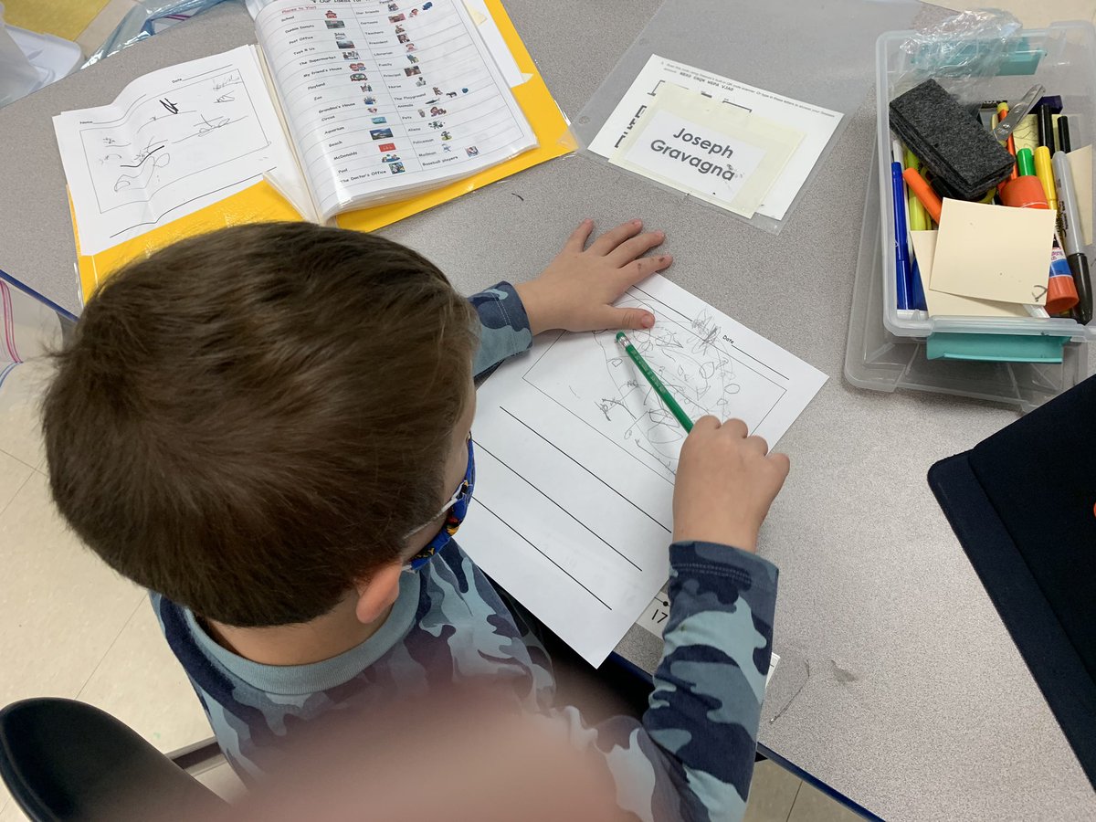 ViolaAchieves's tweet photo. 🎉Friday Favorites! Our kindergarten authors at work writing about their favorite experiences such as going to the park with mom, playing with their friends, their favorite toys and favorite things to do! #developingwriters #writingwhatweknow #usingstrategies https://t.co/APjul9Y22s