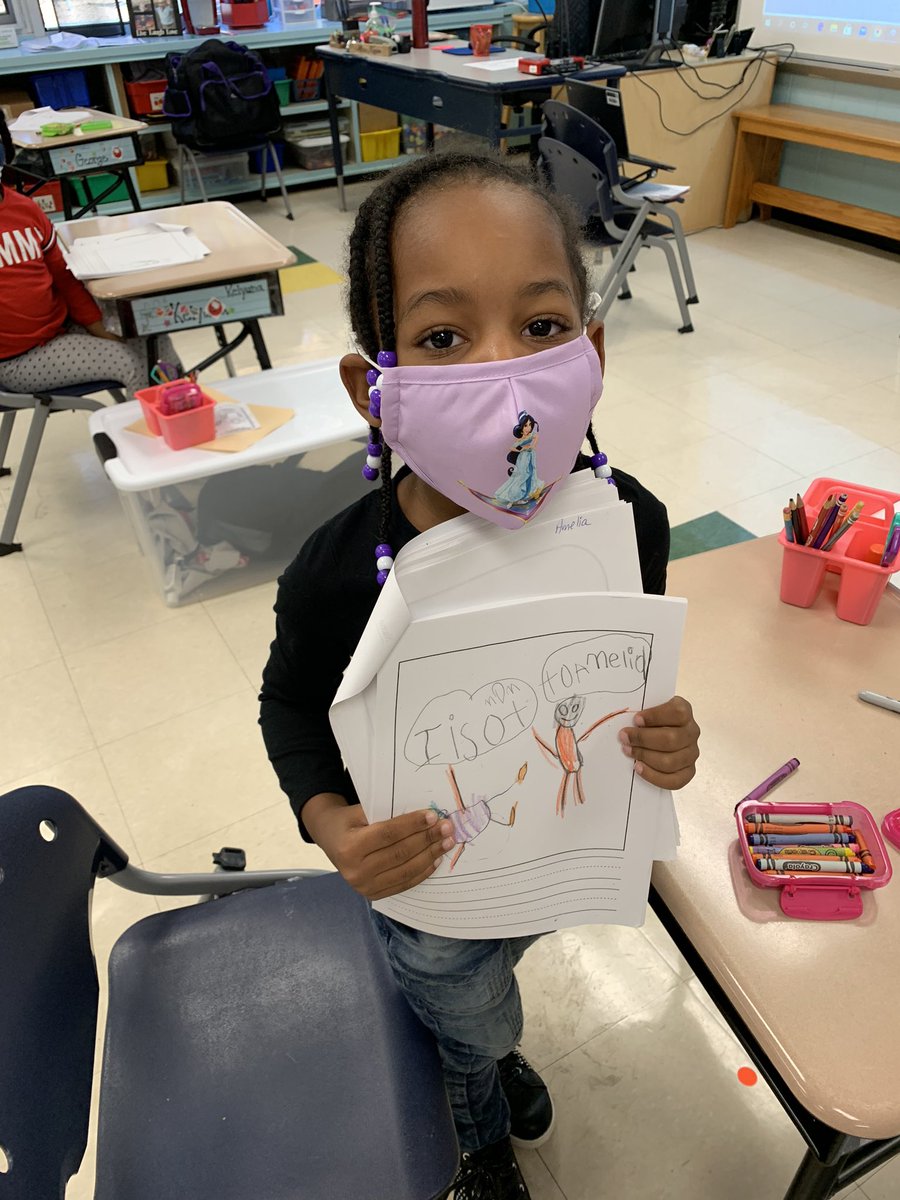 ViolaAchieves's tweet photo. 🎉Friday Favorites! Our kindergarten authors at work writing about their favorite experiences such as going to the park with mom, playing with their friends, their favorite toys and favorite things to do! #developingwriters #writingwhatweknow #usingstrategies https://t.co/APjul9Y22s