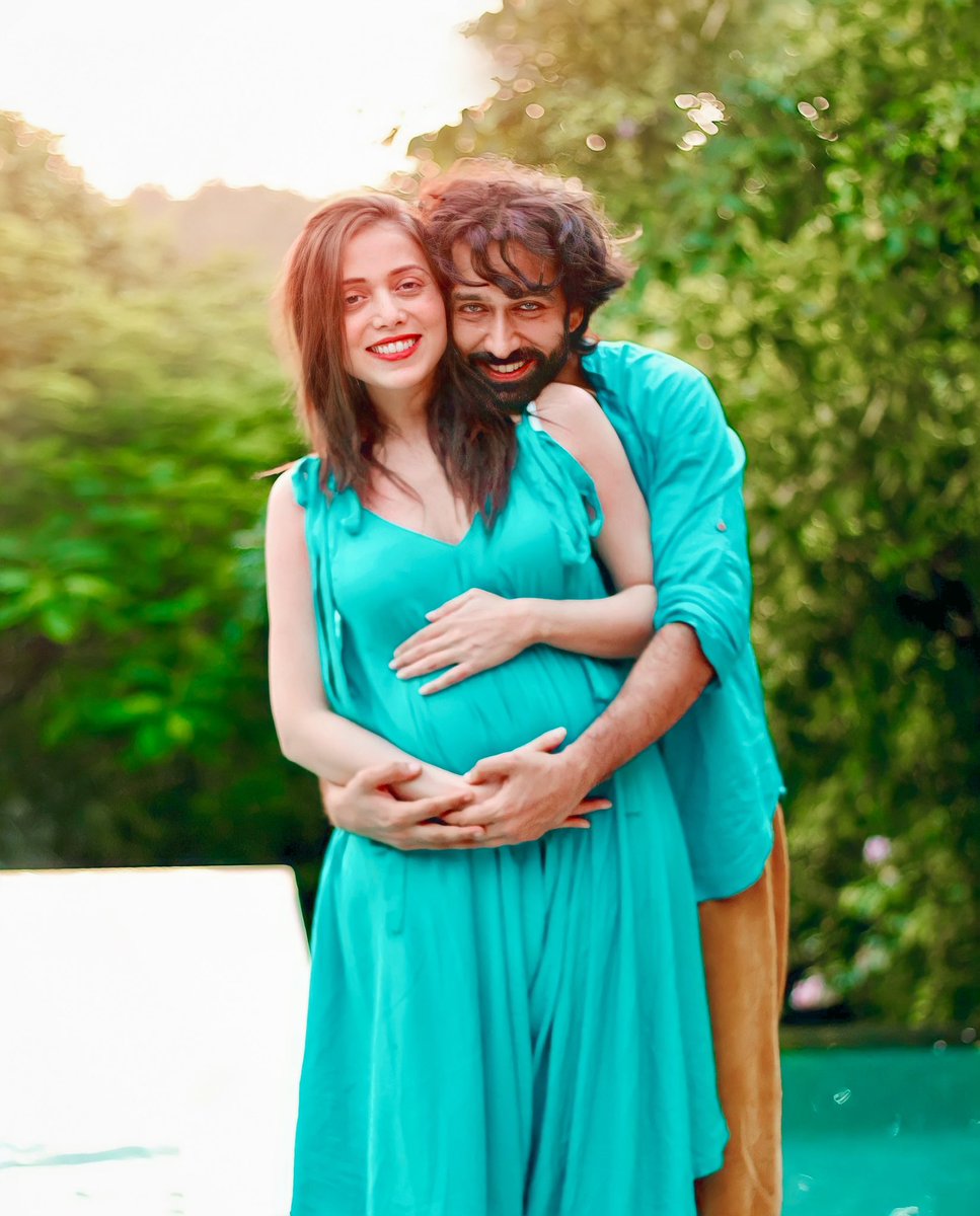 MehtaFatema's tweet photo. I’m still shocked I can’t believe my eyes 😭😭😭😭😭😭😭😭😭 they r gonna be parents 😭😭😭😭 noxy gonna be a daddy soon Inshallah 😭😭😭😭💙💙💙💙💙💙💙 #NakuulMehta #Jankuul https://t.co/qIpNl4QUg2