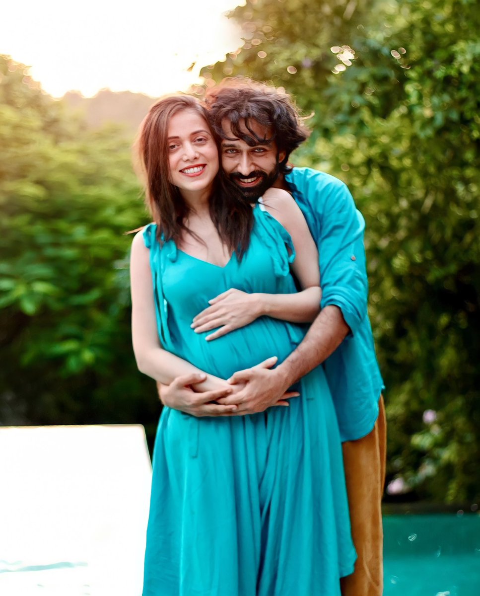 MehtaFatema's tweet photo. I’m still shocked I can’t believe my eyes 😭😭😭😭😭😭😭😭😭 they r gonna be parents 😭😭😭😭 noxy gonna be a daddy soon Inshallah 😭😭😭😭💙💙💙💙💙💙💙 #NakuulMehta #Jankuul https://t.co/qIpNl4QUg2