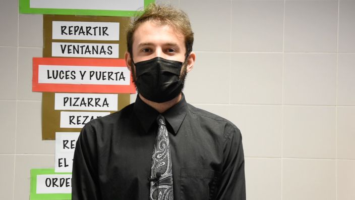 AlboradaColegio's tweet photo. "CERCANÍA Y BUEN AMBIENTE ENTRE COMPAÑEROS, ESTO ME LLAMA LA ATENCIÓN"
Entrevista a Jake, English Assistant en el Colegio Alborada 🔗 https://t.co/6xEJW7GGwS #Bilingüismo #EnglishAssistant #MasPlurares https://t.co/nzY9MObPLT
