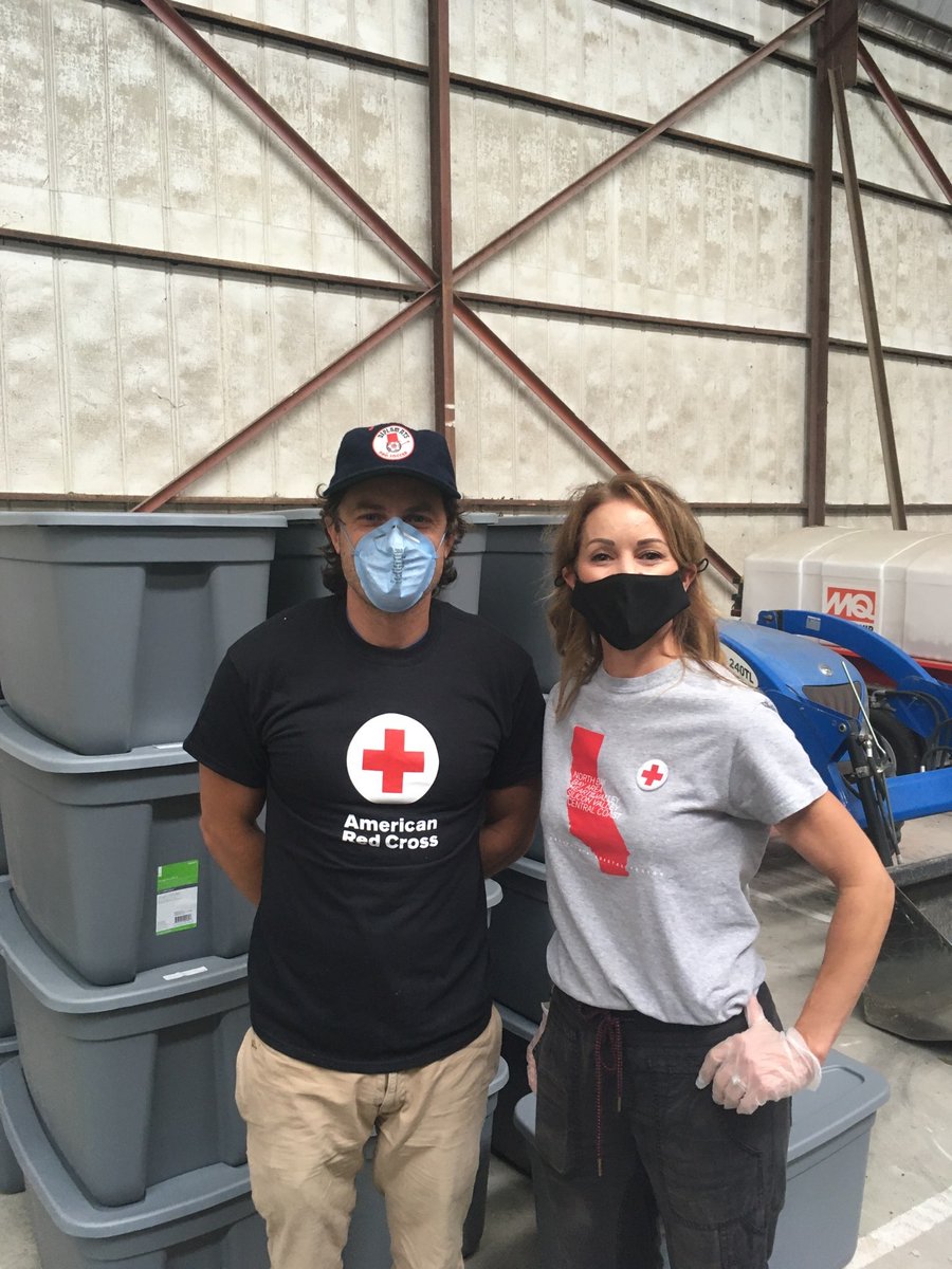 RedCrossLA's tweet photo. It's no mystery to us that Red Cross volunteers are amazing, but #CaseyAffleck saw it firsthand, when he volunteered with the Red Cross himself in Northern California following the #CZUComplexFire.

Read the story, originally on the @RedCrossNorCal blog: https://t.co/QmfEii54FY https://t.co/3XXtLyVq1s
