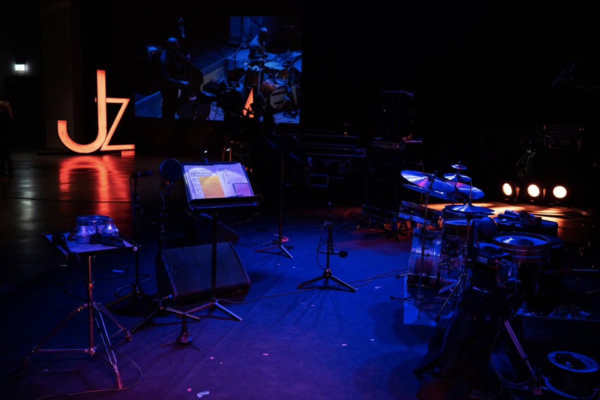 Es gibt keine Tickets zu kaufen für das #JazzfestBerlin 2020 – unser Stream ist frei zugänglich. Stattdessen würden wir uns freuen, wenn ihr mit einer Spende an #AlarmstufeRot &amp; #InitiativeMusik besonders betroffene Künstler*innen und Branchen unterstützt. berlinerfestspiele.de/de/jazzfest-be…